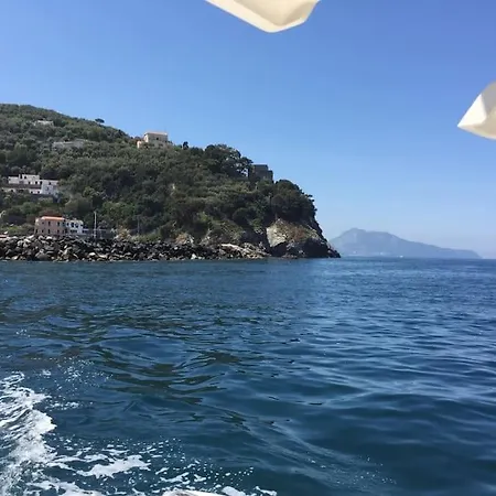 Barca Davanti Capri Massa Lubrense